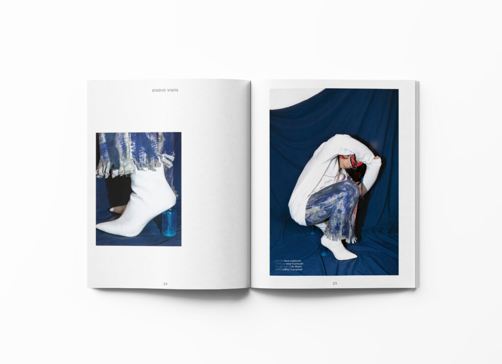 @  Open Magazine Mockup by Anthony Boyd Graphics / Foto Vlada Shcholkina